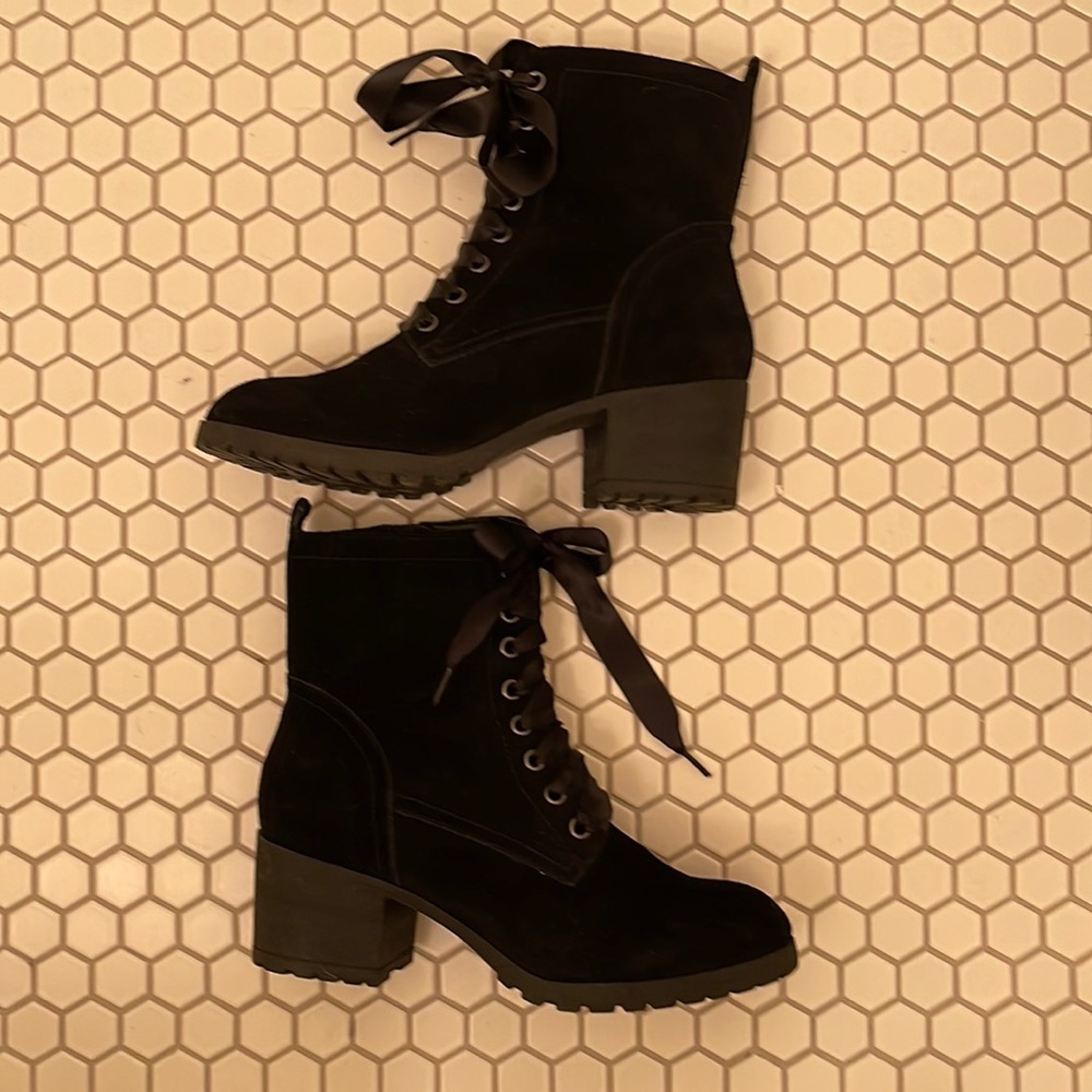 COPY - Lace up lug boots